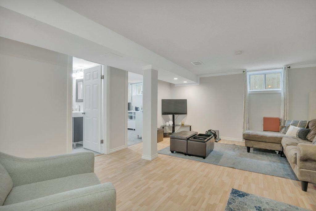 7715 73 Avenue Nw, Edmonton, AB - Indoor