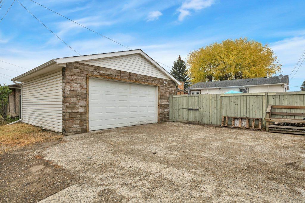 7715 73 Avenue Nw, Edmonton, AB - Outdoor