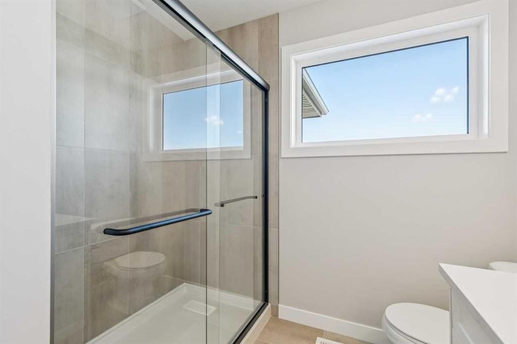 335 Fireside Drive, Cochrane, AB - Indoor Photo Showing Bathroom