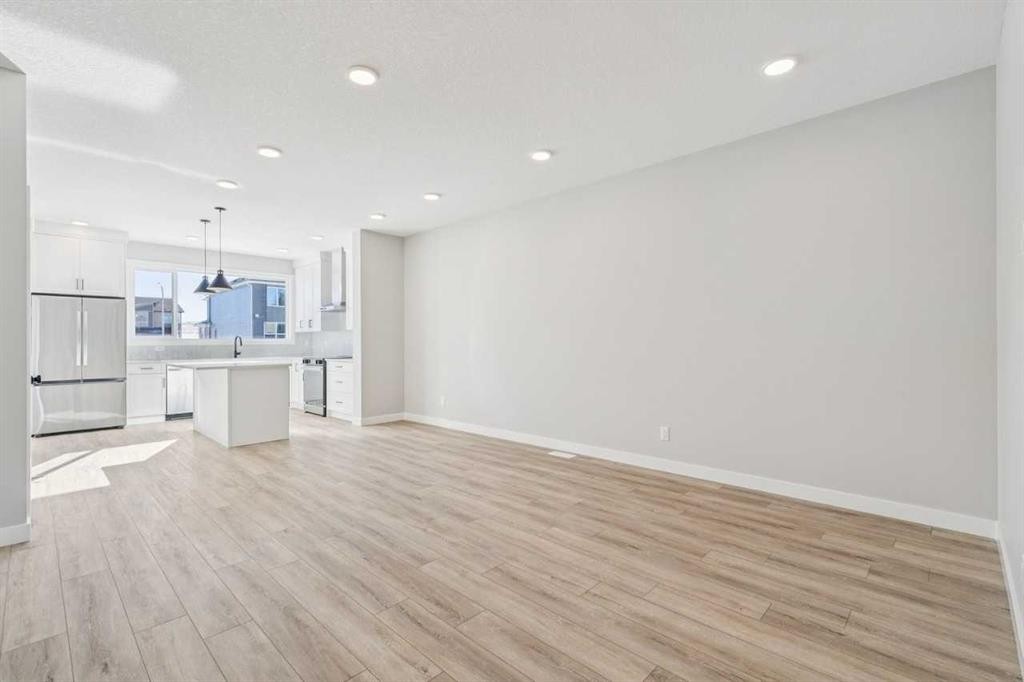 335 Fireside Drive, Cochrane, AB - Indoor Photo Showing Kitchen With Upgraded Kitchen