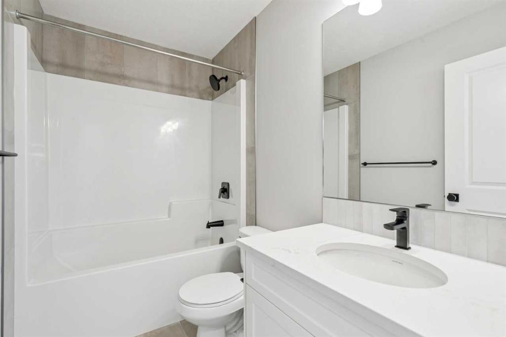 335 Fireside Drive, Cochrane, AB - Indoor Photo Showing Bathroom