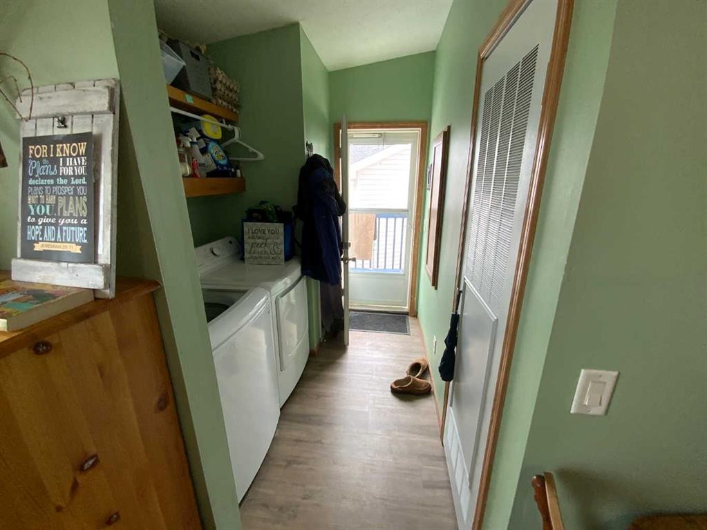 6 Cherry Lane Se, Three Hills, AB - Indoor Photo Showing Kitchen