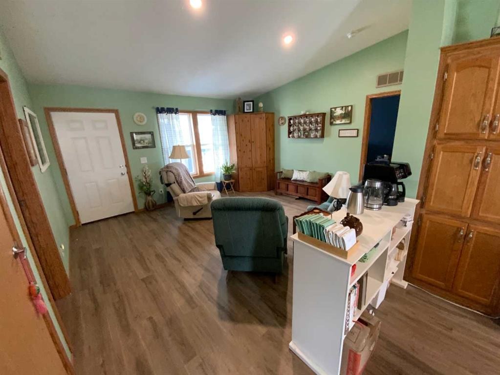 6 Cherry Lane Se, Three Hills, AB - Indoor