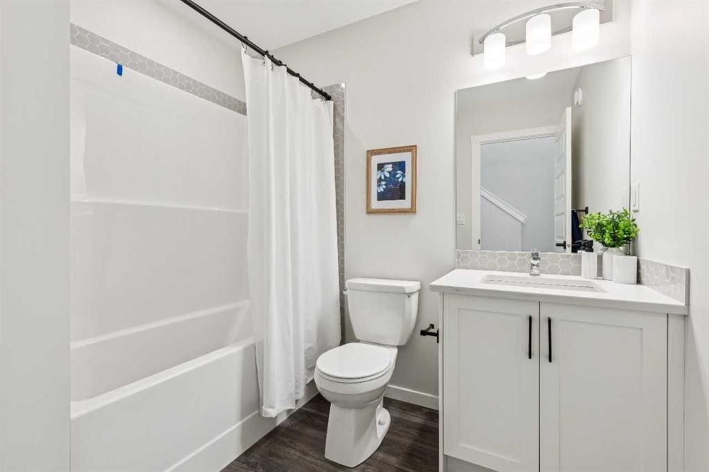 111-63 Belmont Passage Sw, Calgary, AB - Indoor Photo Showing Bathroom
