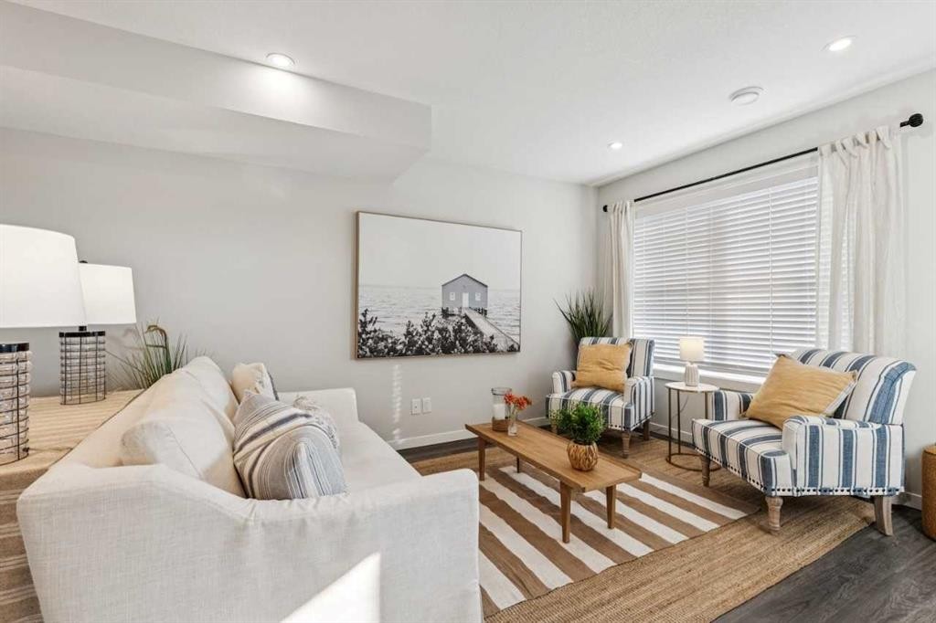 111-63 Belmont Passage Sw, Calgary, AB - Indoor Photo Showing Living Room