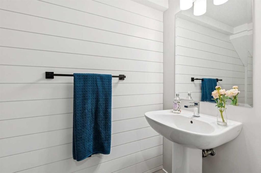 111-63 Belmont Passage Sw, Calgary, AB - Indoor Photo Showing Bathroom