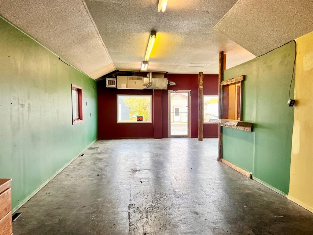 5019 50 Avenue, Caroline, AB