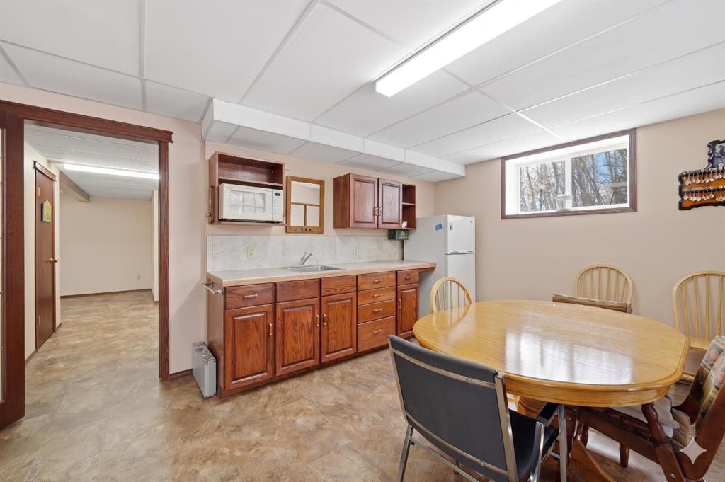 13 Destini Drive, White Sands, AB - Indoor Photo Showing Dining Room