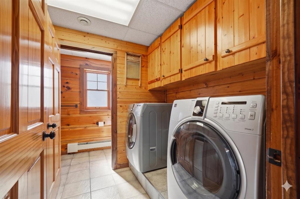 13 Destini Drive, White Sands, AB - Indoor Photo Showing Laundry Room