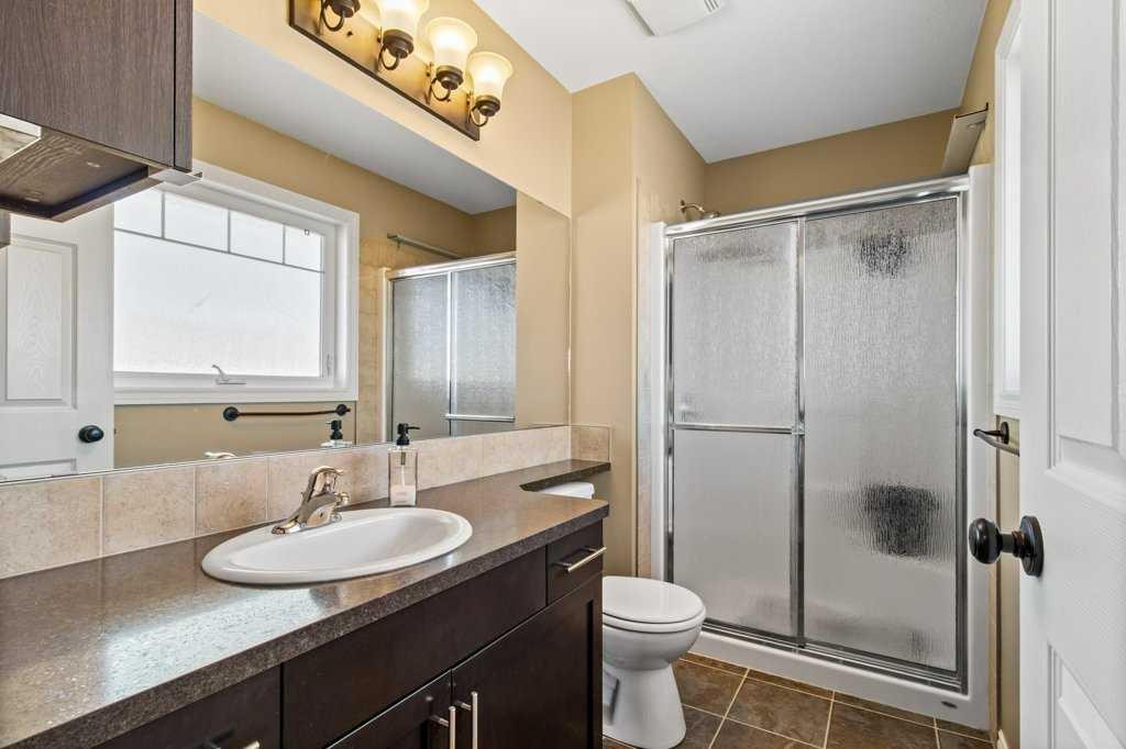 9 Cedar Crescent, Blackfalds, AB - Indoor Photo Showing Bathroom