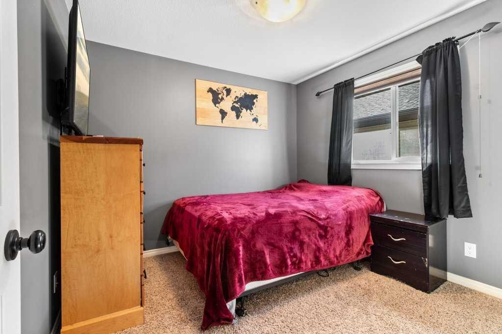 9 Cedar Crescent, Blackfalds, AB - Indoor Photo Showing Bedroom