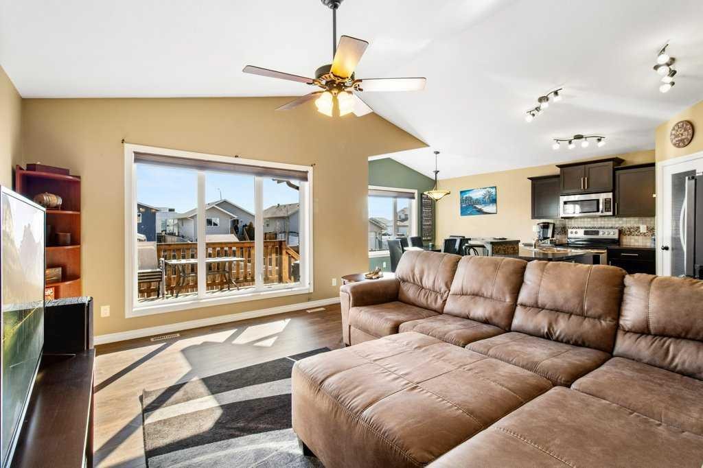9 Cedar Crescent, Blackfalds, AB - Indoor Photo Showing Living Room