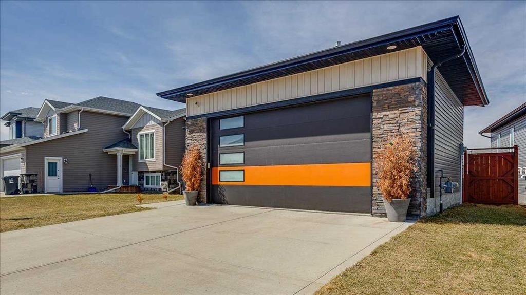 738 Cypress Lane, Springbrook, AB