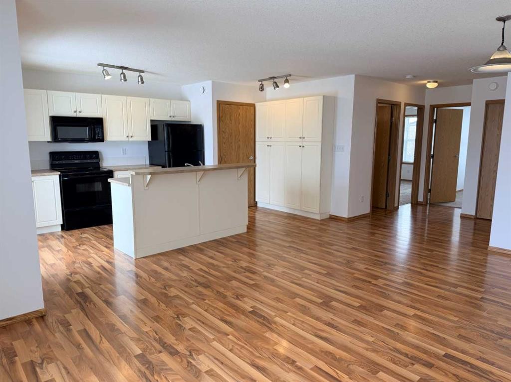 37-20 Jacobs Close, Red Deer, AB - Indoor Photo Showing Kitchen