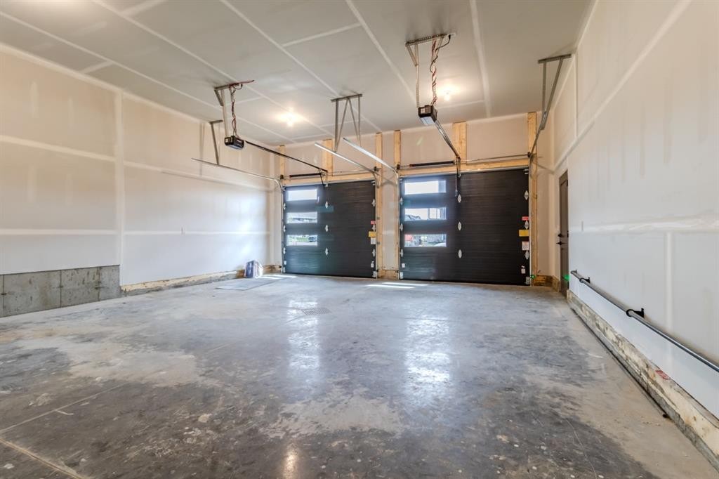 2 Aura Drive, Blackfalds, AB - Indoor Photo Showing Garage