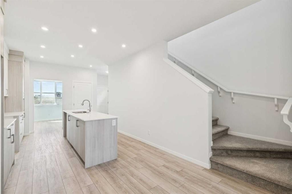 70 Lucas Heath Nw, Calgary, AB - Indoor Photo Showing Kitchen