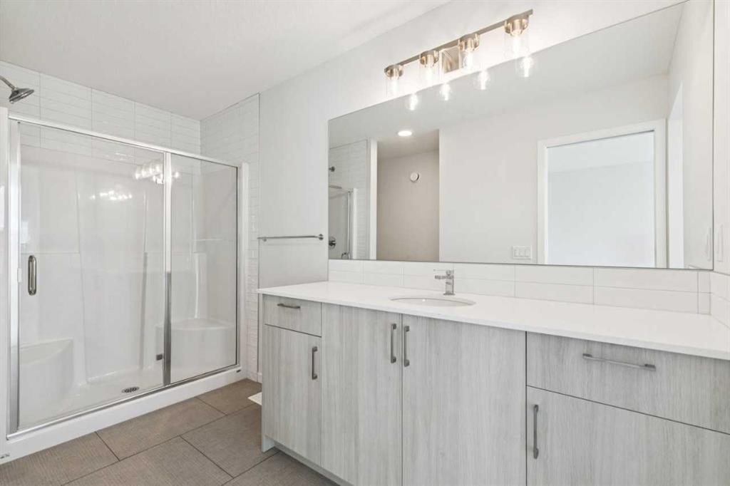 70 Lucas Heath Nw, Calgary, AB - Indoor Photo Showing Bathroom