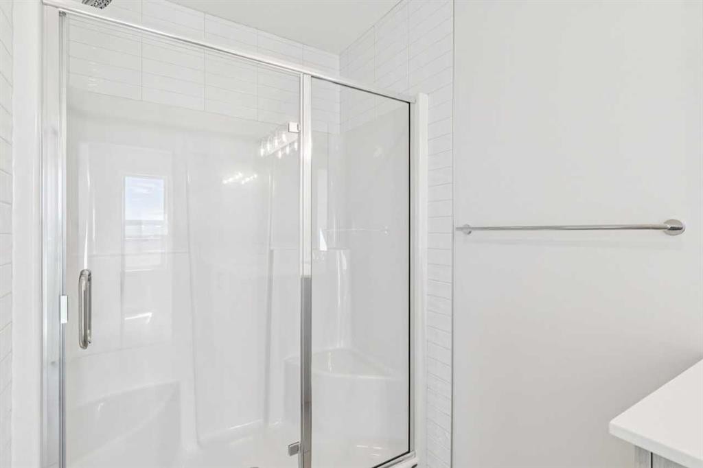 70 Lucas Heath Nw, Calgary, AB - Indoor Photo Showing Bathroom