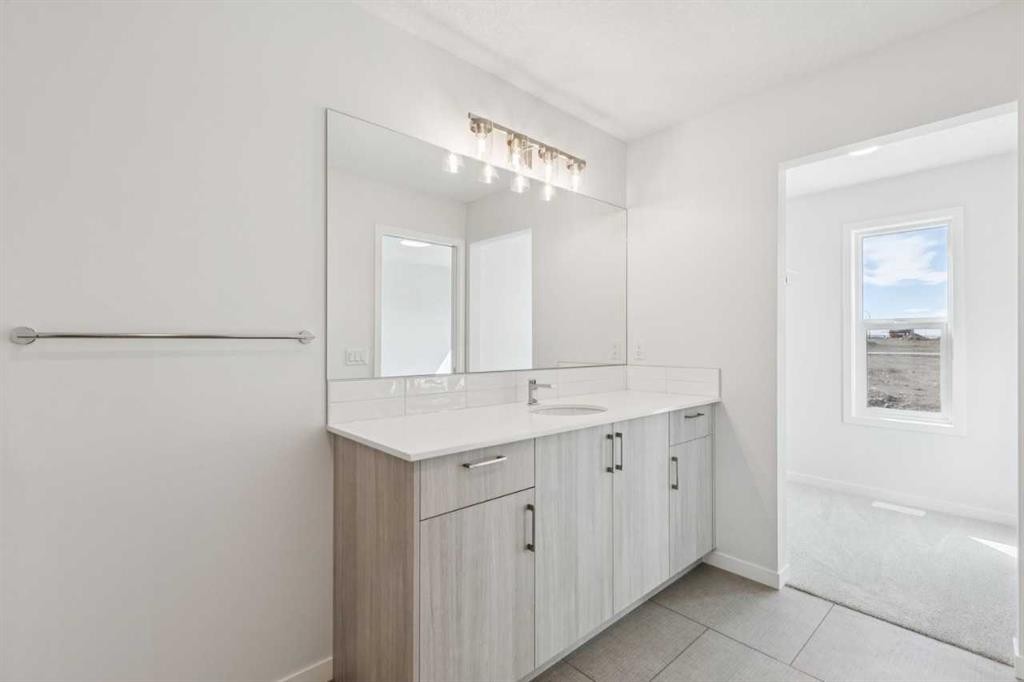 70 Lucas Heath Nw, Calgary, AB - Indoor Photo Showing Bathroom