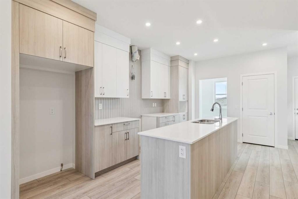 70 Lucas Heath Nw, Calgary, AB - Indoor Photo Showing Kitchen