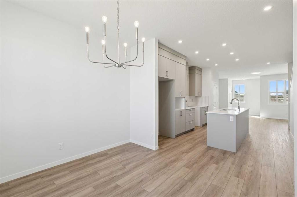 74 Lucas Heath Nw, Calgary, AB - Indoor Photo Showing Kitchen