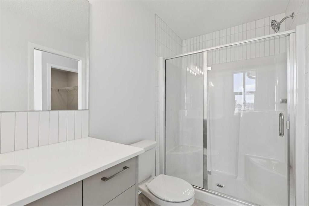 74 Lucas Heath Nw, Calgary, AB - Indoor Photo Showing Bathroom