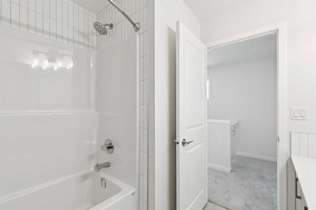 74 Lucas Heath Nw, Calgary, AB - Indoor Photo Showing Bathroom