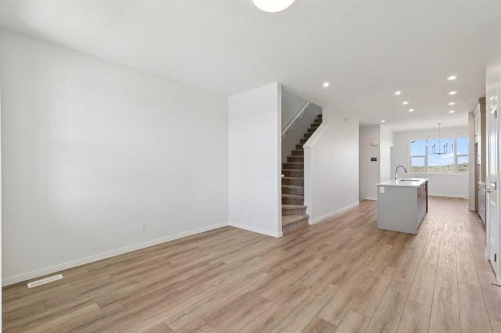 74 Lucas Heath Nw, Calgary, AB - Indoor