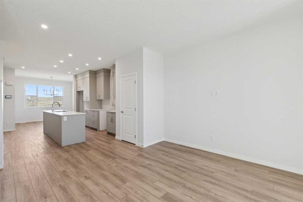 74 Lucas Heath Nw, Calgary, AB - Indoor Photo Showing Kitchen