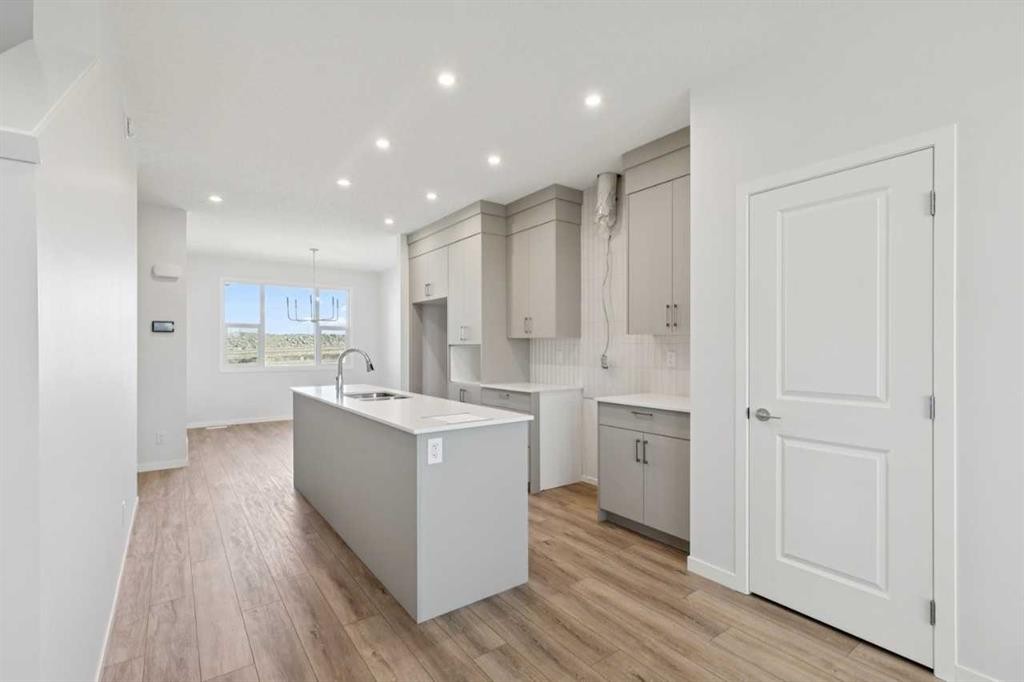 74 Lucas Heath Nw, Calgary, AB - Indoor Photo Showing Kitchen