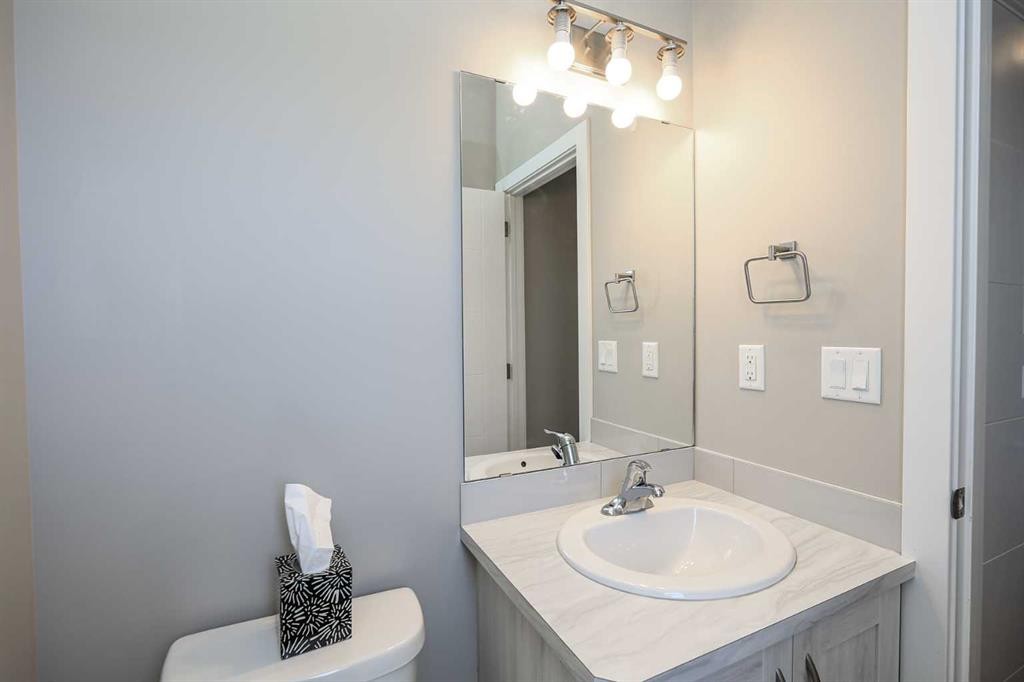 129 Ava Crescent, Blackfalds, AB - Indoor Photo Showing Bathroom