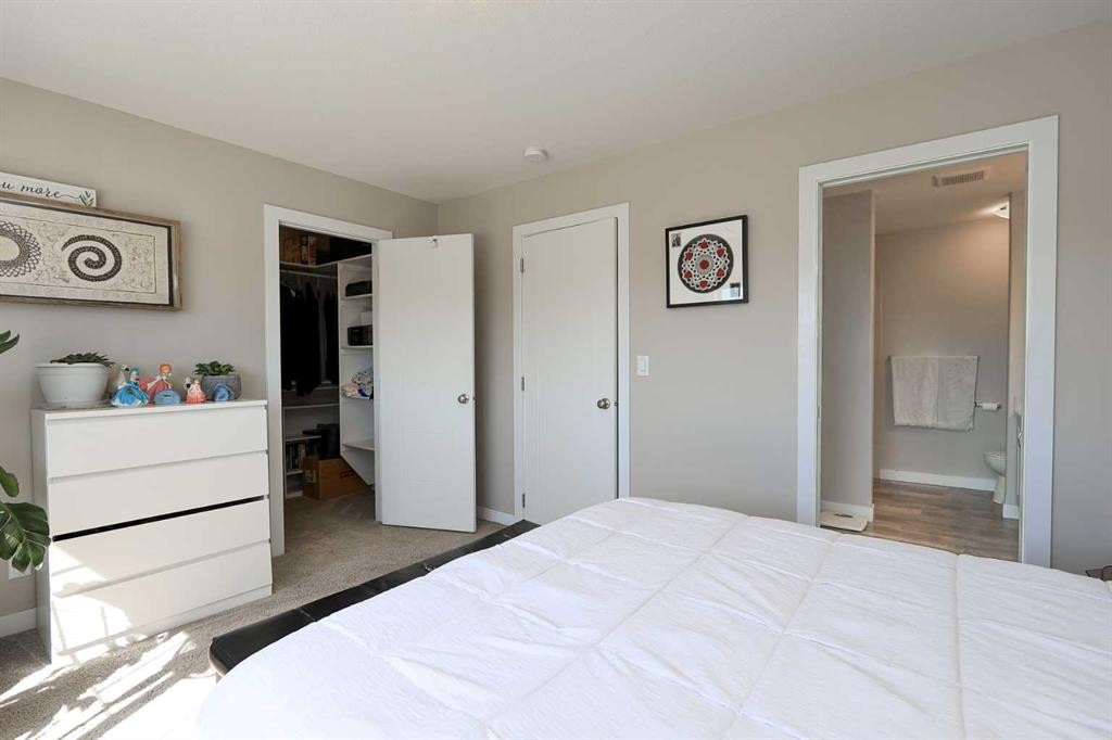 129 Ava Crescent, Blackfalds, AB - Indoor Photo Showing Bedroom