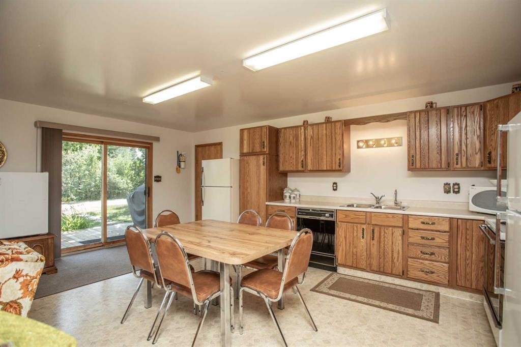 1 Sands Crescent, Rochon Sands, AB - Indoor