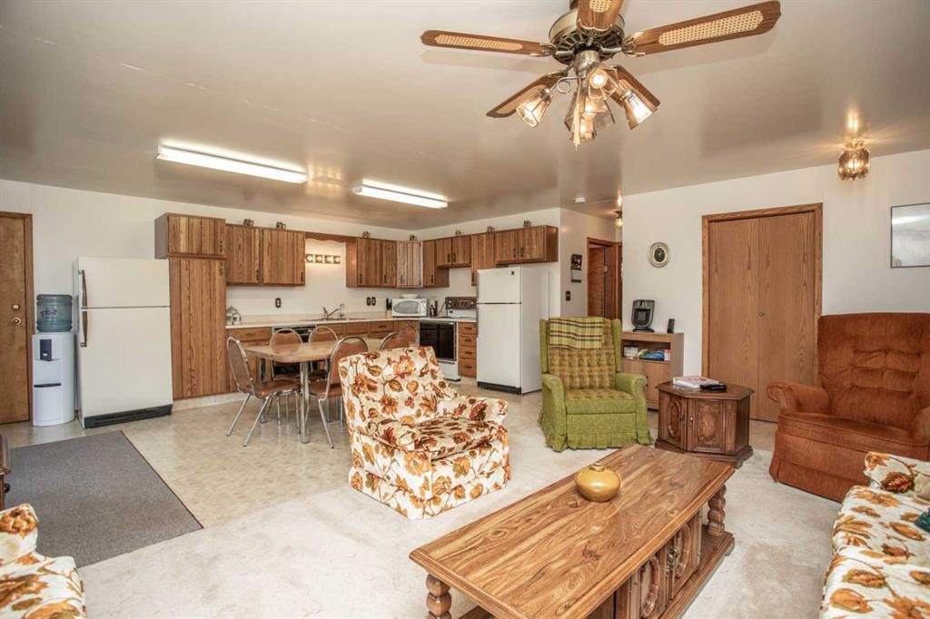 1 Sands Crescent, Rochon Sands, AB - Indoor