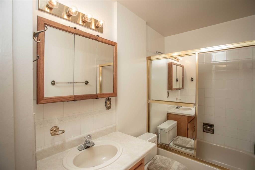 1 Sands Crescent, Rochon Sands, AB - Indoor Photo Showing Bathroom