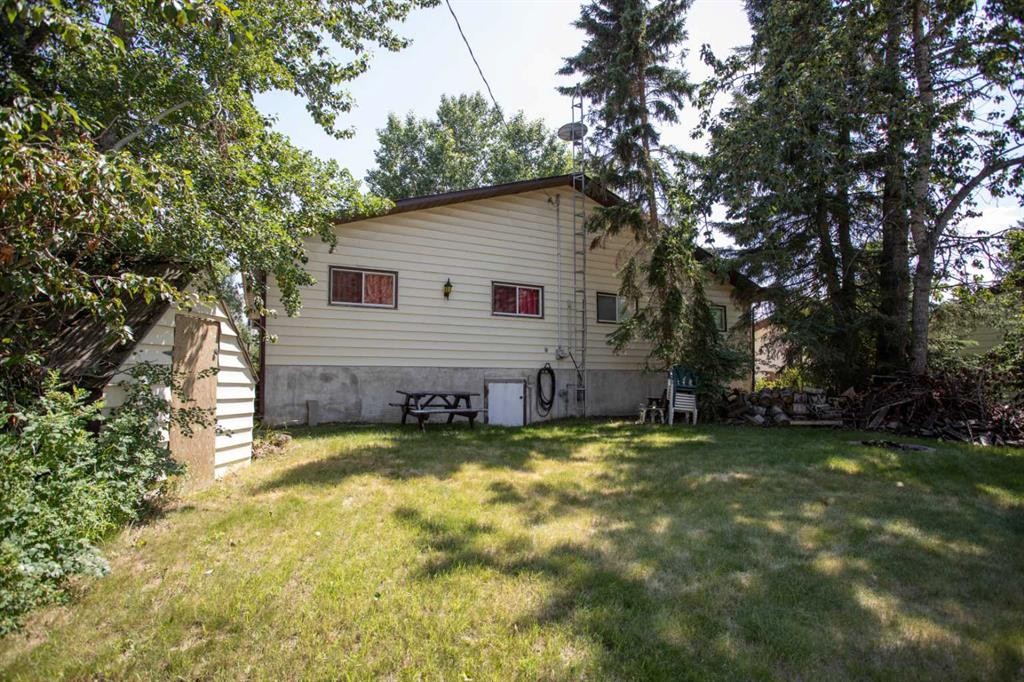 1 Sands Crescent, Rochon Sands, AB - Outdoor