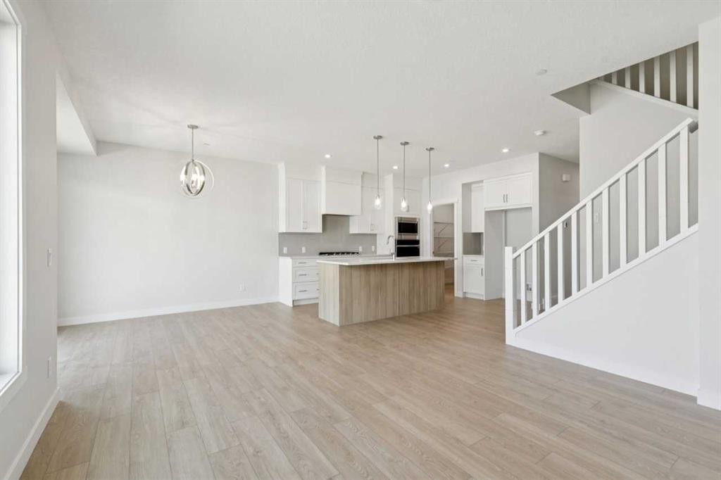 322 Hotchkiss Common Se, Calgary, AB - Indoor Photo Showing Kitchen