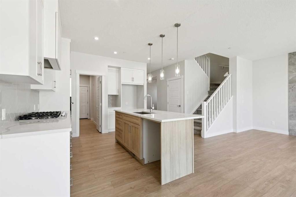 322 Hotchkiss Common Se, Calgary, AB - Indoor Photo Showing Kitchen With Upgraded Kitchen