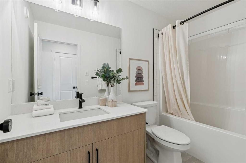 65 Bartlett Way Se, Calgary, AB - Indoor Photo Showing Bathroom