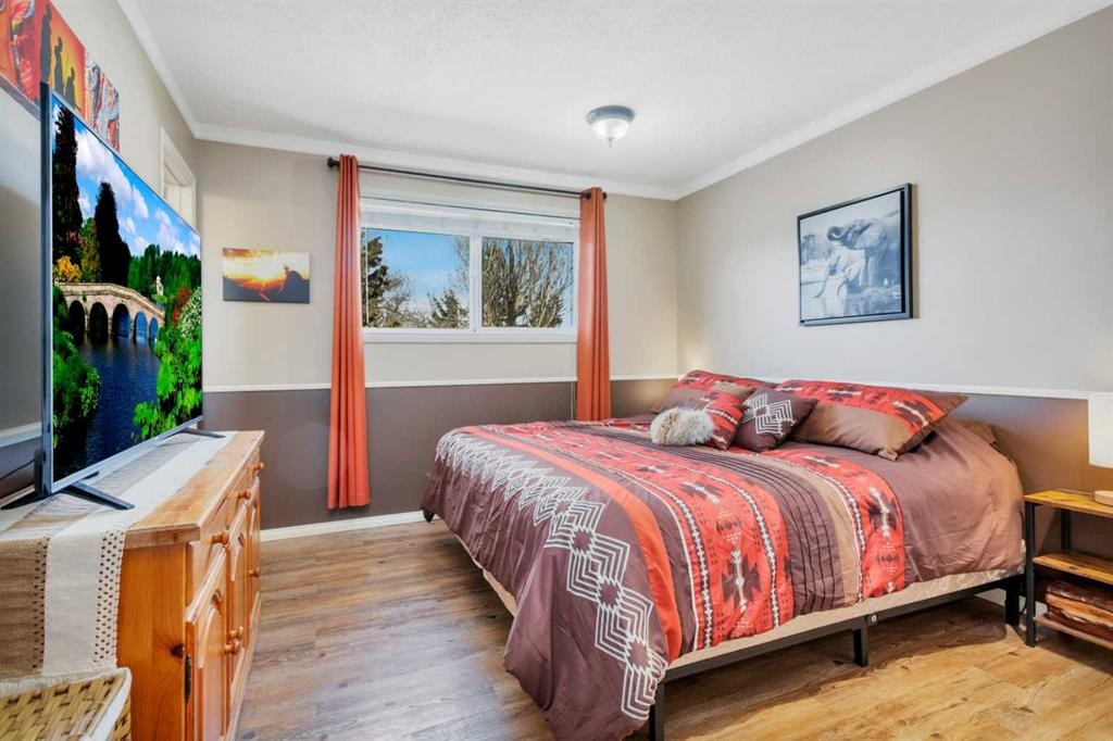 11 Pearson Crescent, Red Deer, AB - Indoor Photo Showing Bedroom
