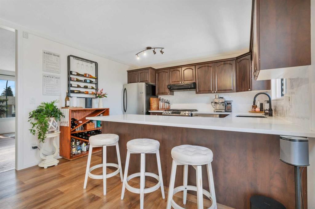 11 Pearson Crescent, Red Deer, AB - Indoor Photo Showing Kitchen With Stainless Steel Kitchen With Upgraded Kitchen
