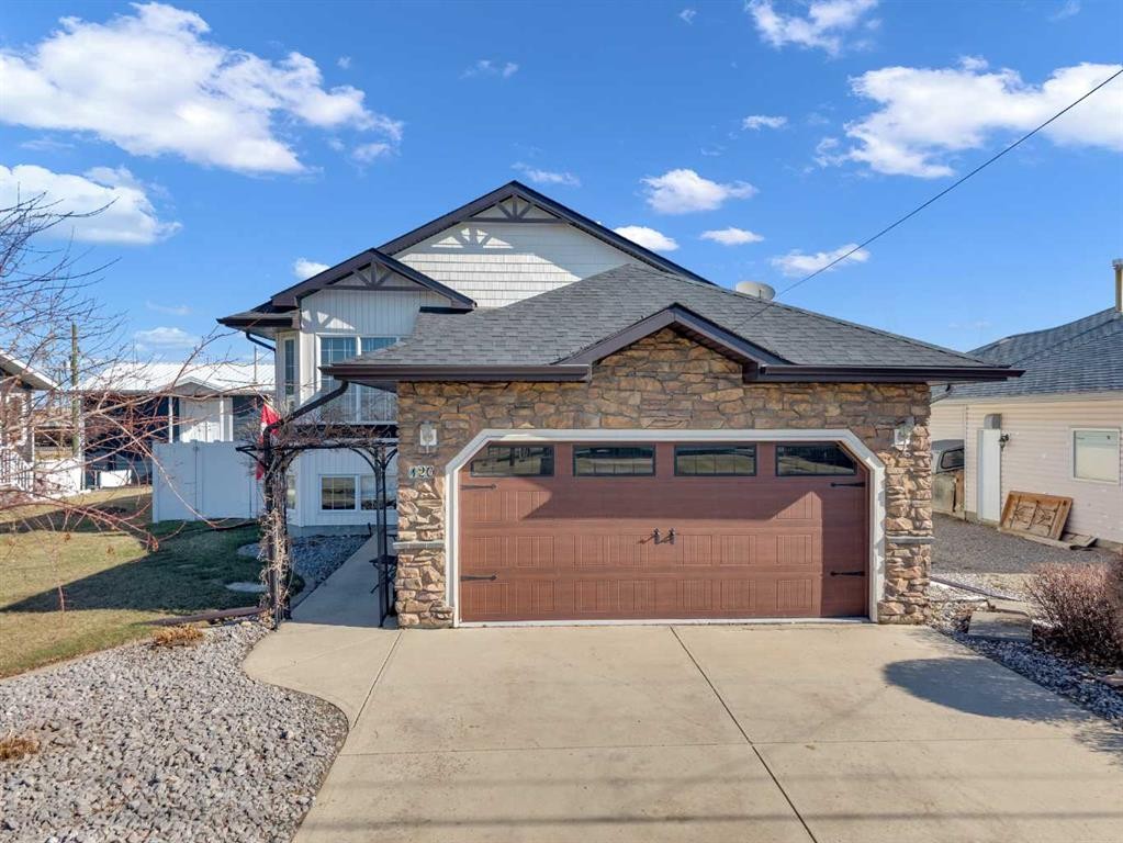120 Devilder Avenue, Trochu, AB - Outdoor