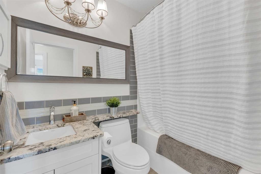 120 Devilder Avenue, Trochu, AB - Indoor Photo Showing Bathroom