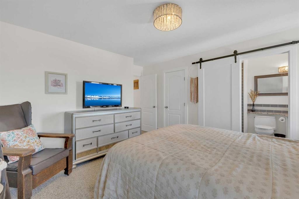 120 Devilder Avenue, Trochu, AB - Indoor Photo Showing Bedroom