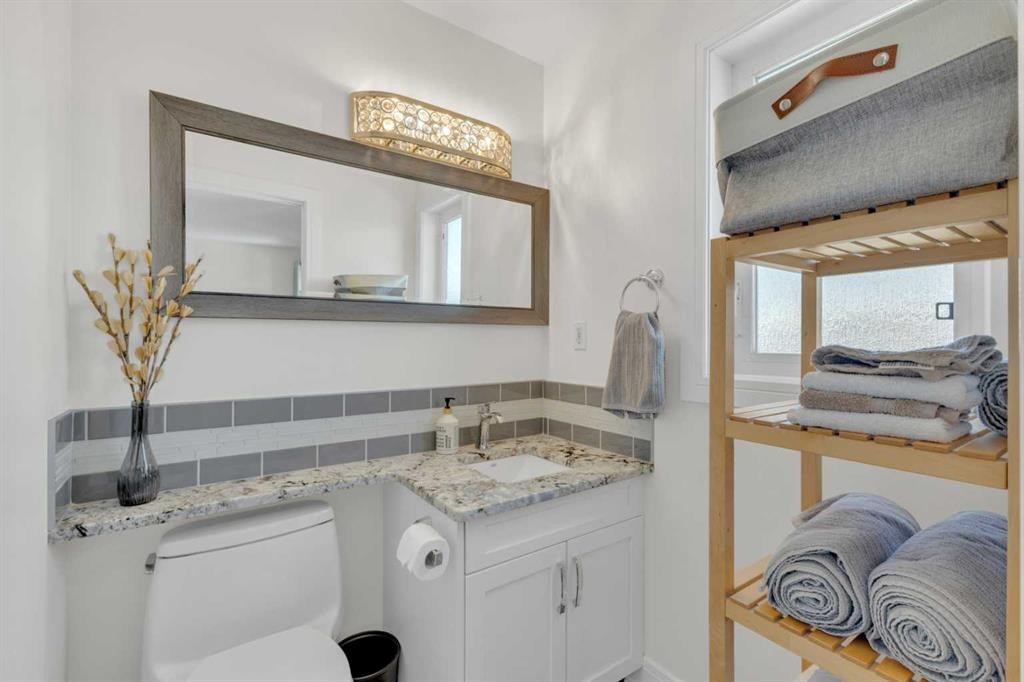 120 Devilder Avenue, Trochu, AB - Indoor Photo Showing Bathroom