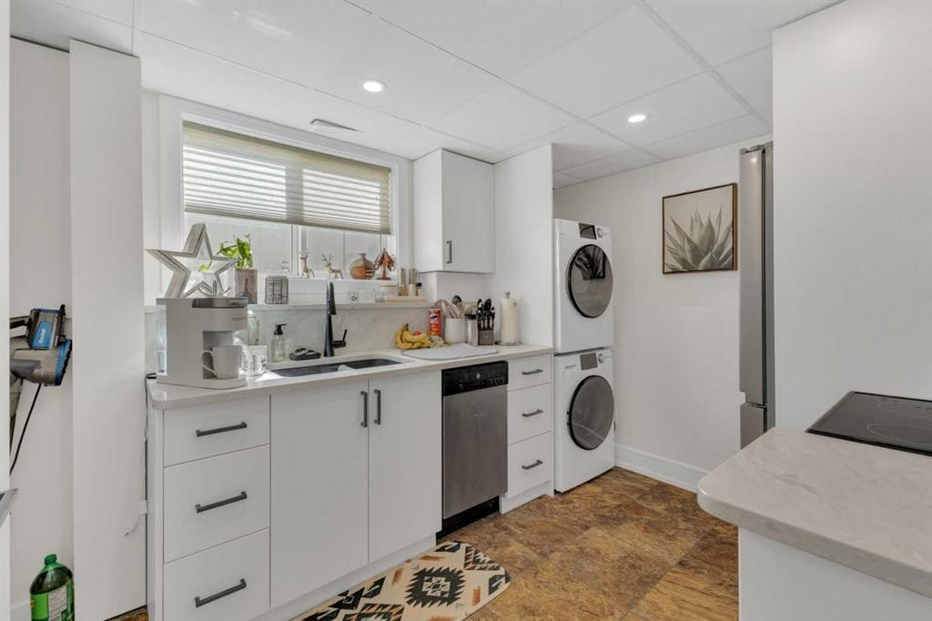 120 Devilder Avenue, Trochu, AB - Indoor Photo Showing Kitchen
