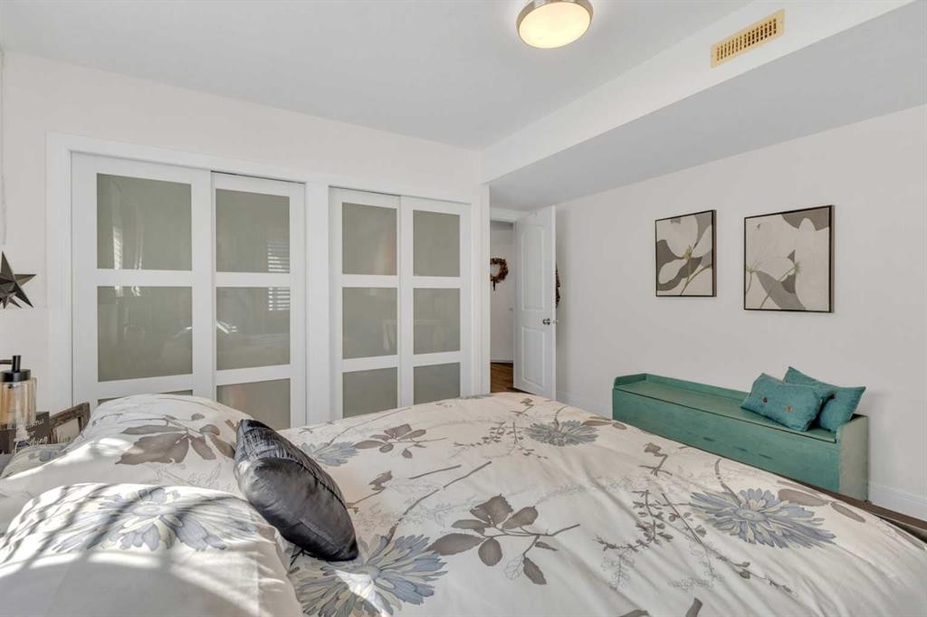 120 Devilder Avenue, Trochu, AB - Indoor Photo Showing Bedroom