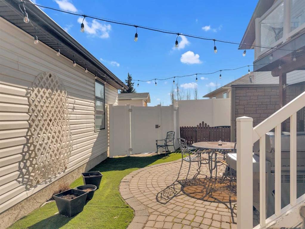 120 Devilder Avenue, Trochu, AB - Outdoor With Deck Patio Veranda With Exterior