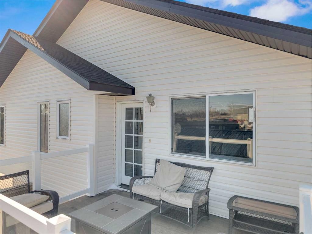 120 Devilder Avenue, Trochu, AB - Outdoor With Deck Patio Veranda With Exterior