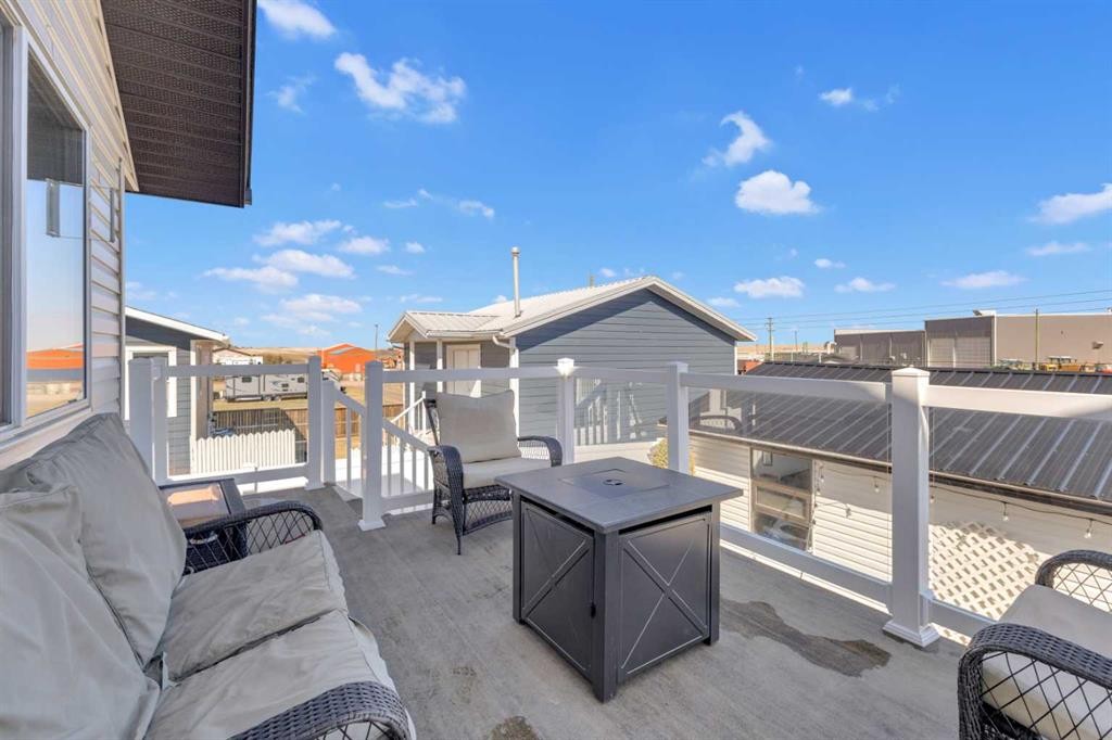 120 Devilder Avenue, Trochu, AB - Outdoor With Deck Patio Veranda With Exterior